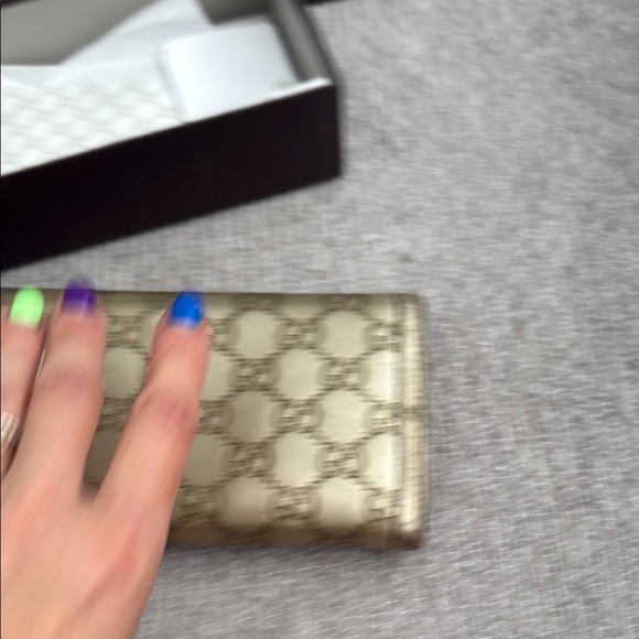 Gucci Gold Monogram Wallet - Picture 2 of 5
